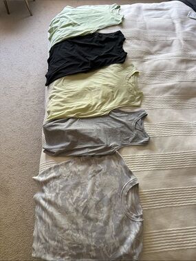EUC ‘lululemon athletica’ tops bundle!